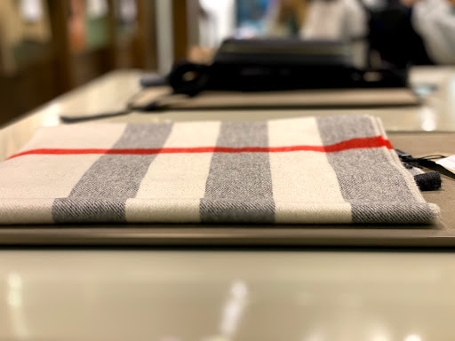 Clothing Store «Burberry Outlet», reviews and photos, 5220 Fashion Outlets Way, Rosemont, IL 60018, USA