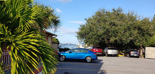 Liquor Store «Norman’s Liquors and Fine Wines», reviews and photos, 5235 Gulf Blvd, St Pete Beach, FL 33706, USA