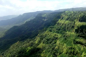 Kavalesaad Falls image