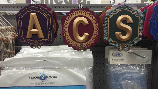 Variety Store «Five Below», reviews and photos, 1468 E Golf Rd, Schaumburg, IL 60173, USA