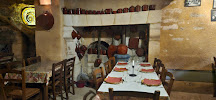 Atmosphère du Restaurant Les Caves de la Genevraie à Louresse-Rochemenier - n°11