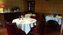 Atmosphère du Restaurant L'Etape Louis XIII à Mesnil-en-Ouche - n°11
