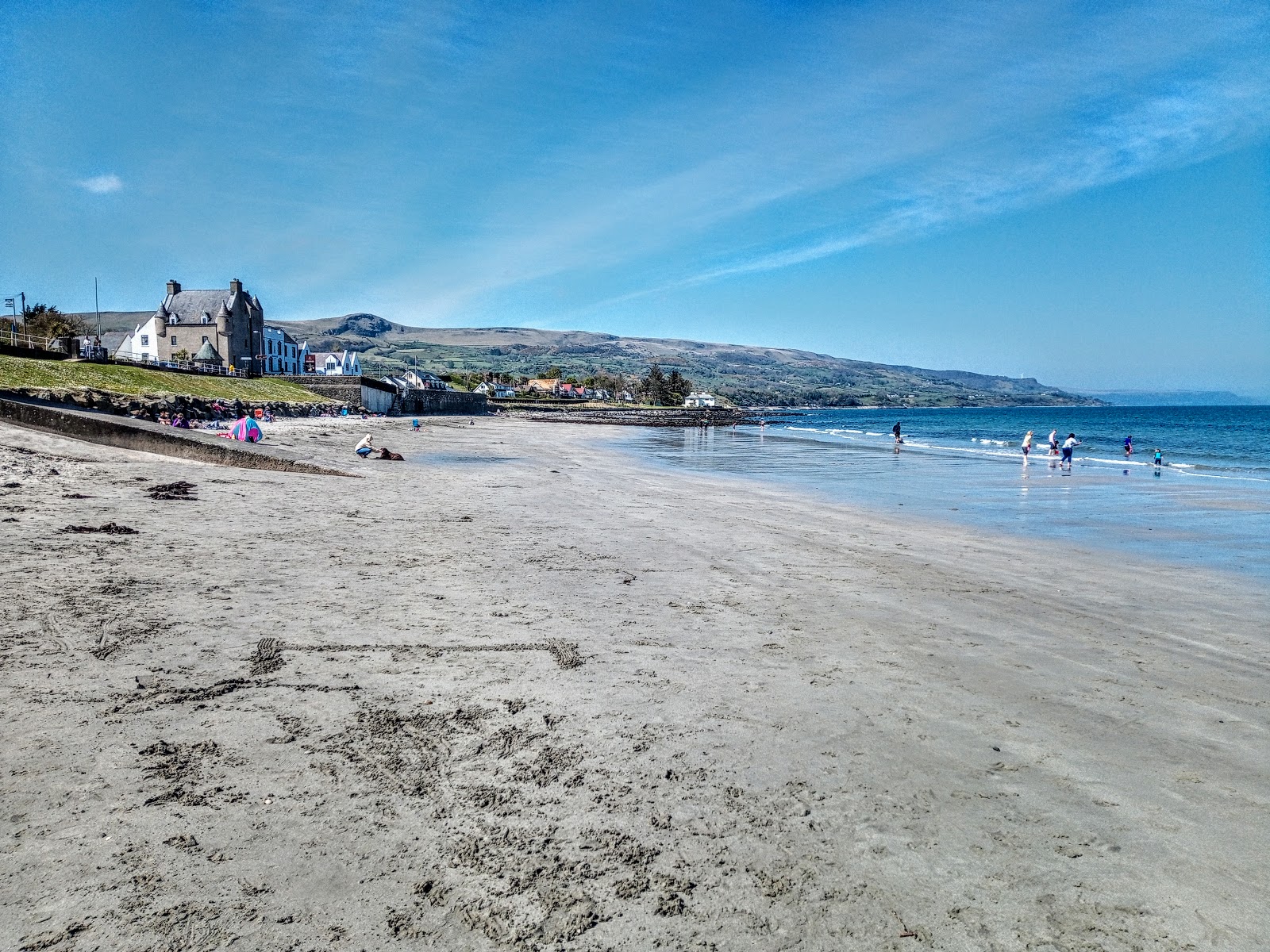 Ballygally Beach'in fotoğrafı ve yerleşim