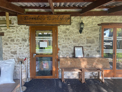 Bookshop - Upper Hamlet, Plum Village à Thénac