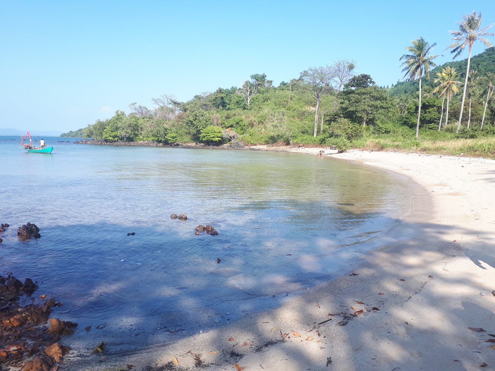 Foto de Small Beach con arena beige superficie