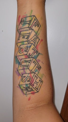 Tattoo Shop «Surreal Tattoo Studio - Kansas City Tattoo Shop», reviews and photos, 1222 W 39th St, Kansas City, MO 64111, USA