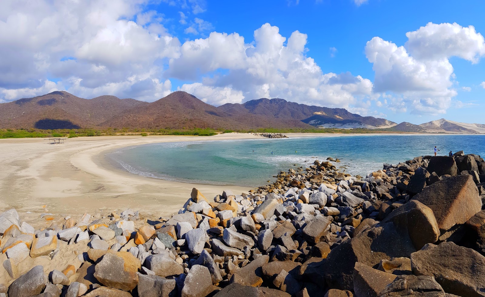 Foto di Bamba beach con una superficie del sabbia grigia