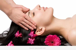 Seashell Chinese Massage image
