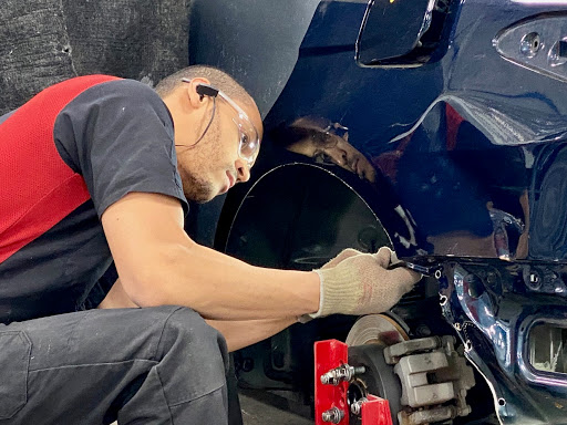 Auto Repair Shop «Oxmoor Collision Repair Center», reviews and photos, 11505 Electron Dr, Louisville, KY 40299, USA