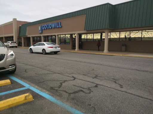 Thrift Store «Goodwill College Park Retail Store», reviews and photos, 6531 College Park Square, Virginia Beach, VA 23464, USA