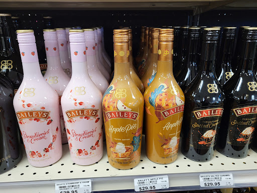 Liquor Store «Hillsboro Liquor Store», reviews and photos, 2055 SE Tualatin Valley Hwy #14, Hillsboro, OR 97123, USA