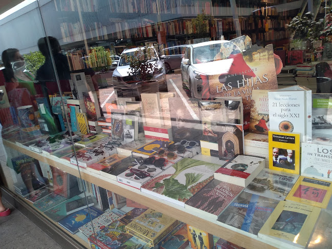 Opiniones de Librería BROS Paseo Los Dominicos en Las Condes - Librería