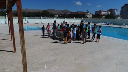 İncesu Belediyesi Yarı Olimpik Yüzme Havuzu