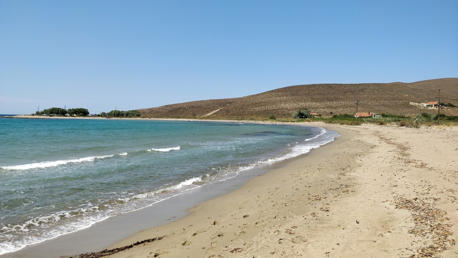 Foto van Neftina beach met fijn bruin zand oppervlakte