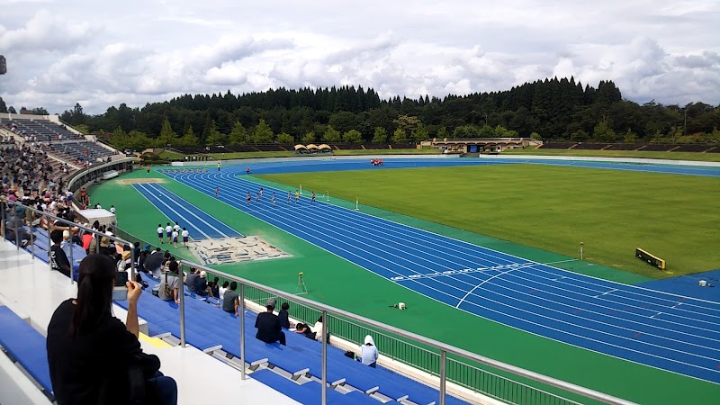 秋田県立中央公園陸上競技場 秋田県秋田市雄和椿川駒坂台 陸上競技場 グルコミ