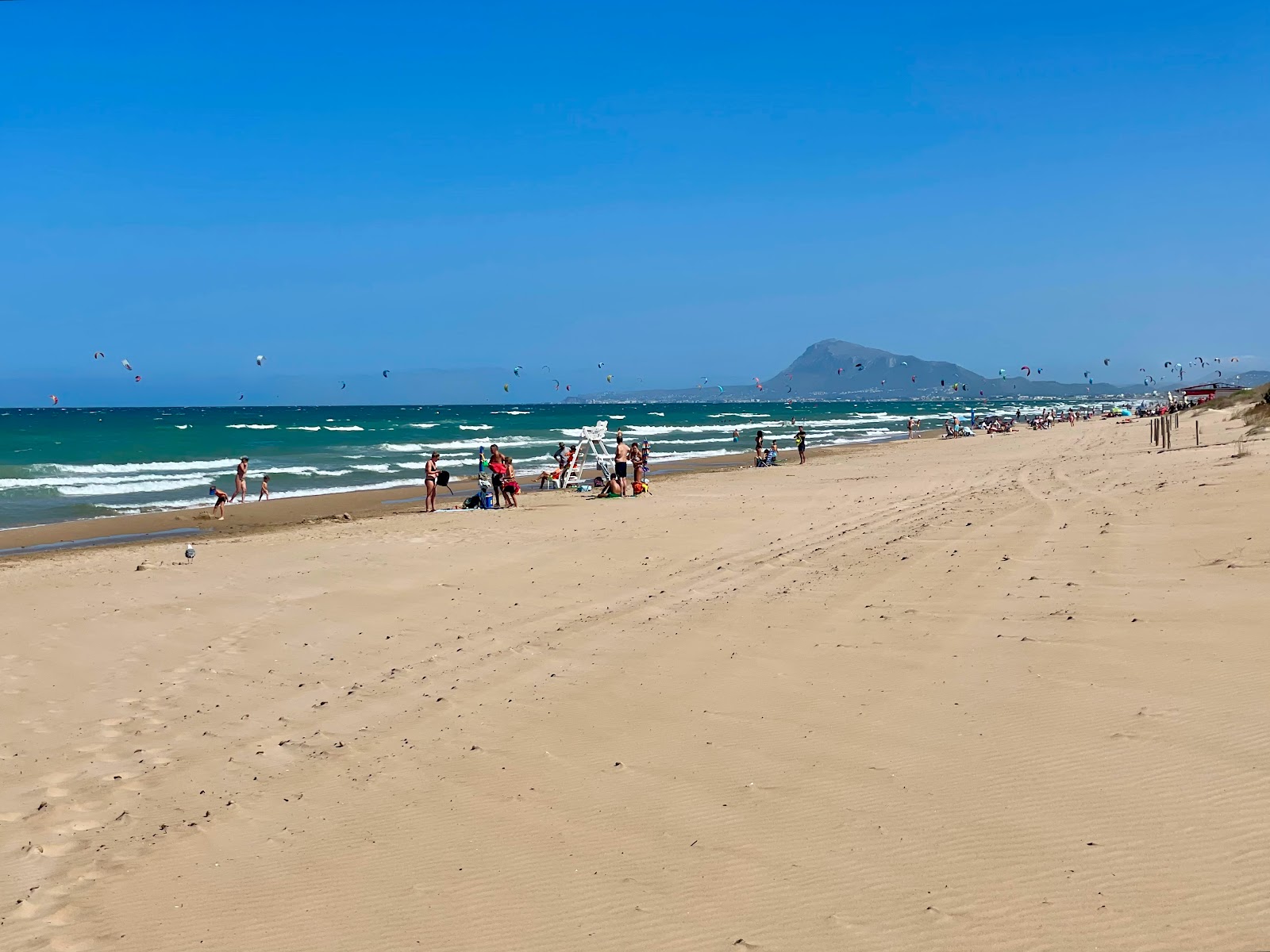 Foto di Spiaggia di Oliva con una superficie del sabbia beige