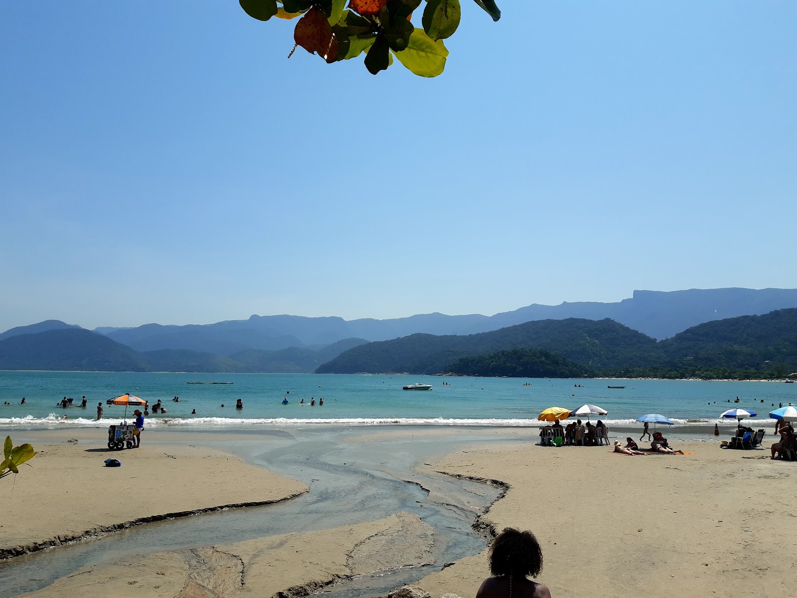 Praia da Sununga'in fotoğrafı uçurumlarla desteklenmiş