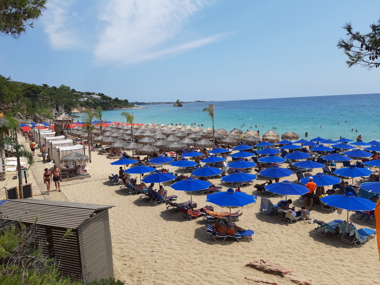 Foto av Makris Gialos Stranden med hög nivå av renlighet