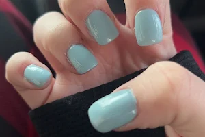 Top Nails image