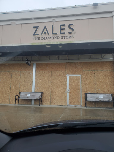 Jewelry Store «Zales - The Diamond Store», reviews and photos, 4624 Town Crossing Dr, Jacksonville, FL 32246, USA
