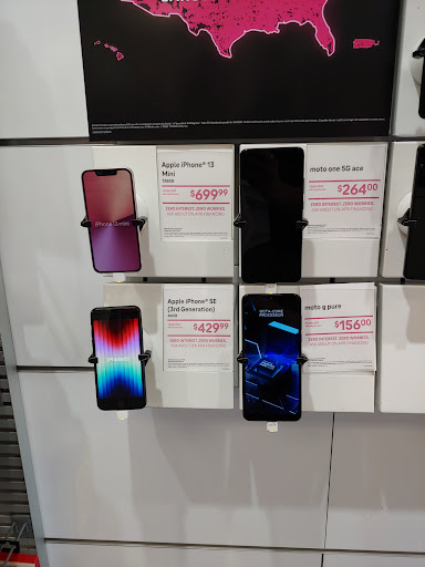 Cell Phone Store «T-Mobile», reviews and photos, 1920 Crest View Dr, Hudson, WI 54016, USA