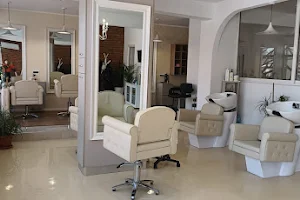 Roma beauty salon image