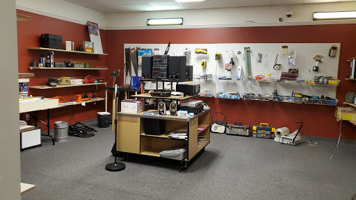 Thrift Store «Re-Uzit Shop of New Holland», reviews and photos, 707 W Main St, New Holland, PA 17557, USA