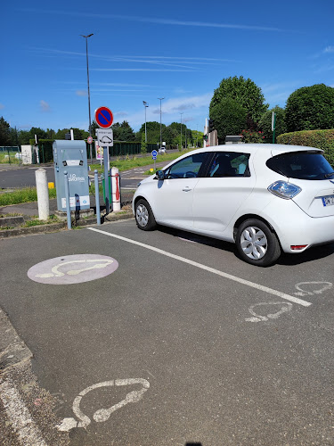 Borne de recharge de véhicules électriques Val Parisis Charging Station Saint-Leu-la-Forêt