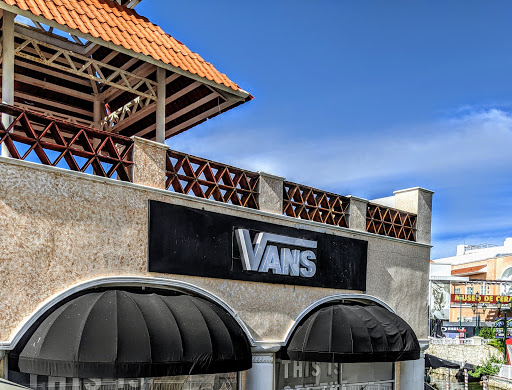 Vans stores Cancun