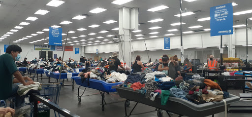Thrift Store «Goodwill Clearance Outlet, Donation Center & Career Center», reviews and photos, 515 N 51st Ave, Phoenix, AZ 85043, USA