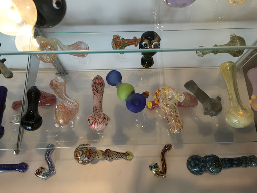 Glass Blower «Blue Dog Smoke Shop», reviews and photos, 802 Granby St, Norfolk, VA 23510, USA