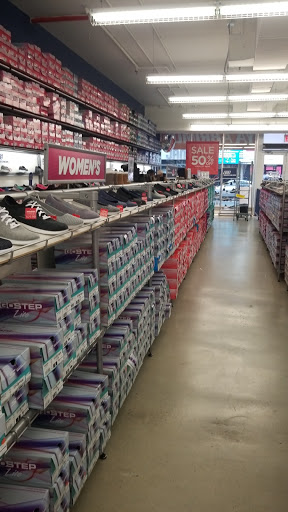 Shoe Store «SKECHERS Factory Outlet», reviews and photos, 163-11 Jamaica Ave, Jamaica, NY 11432, USA