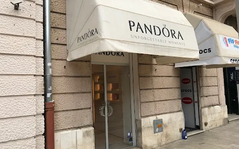 PANDORA Concept store image