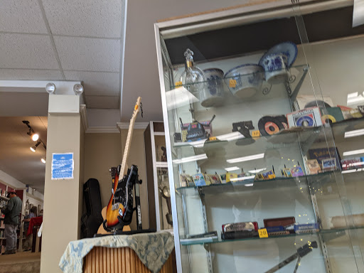 Thrift Store «Re-Uzit Shop of New Holland», reviews and photos, 707 W Main St, New Holland, PA 17557, USA