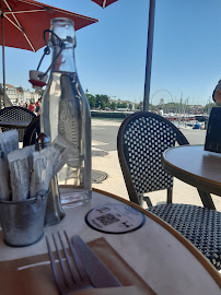 Atmosphère du Restaurant de hamburgers Les Brocanteurs (Bistro et Burgers) à La Rochelle - n°4