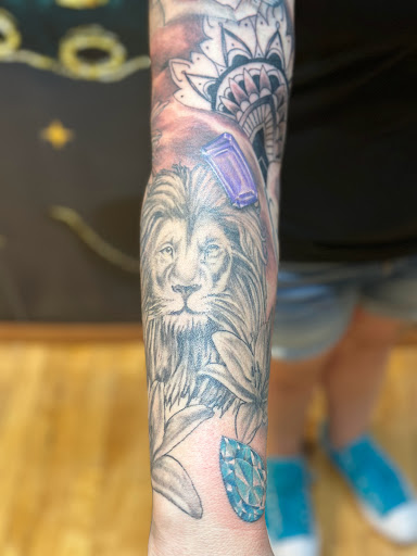 Explore tattoo ideas for men on hand, creative tattoo ideas in Hayward, available at Three Tentacles Tattoo Studio