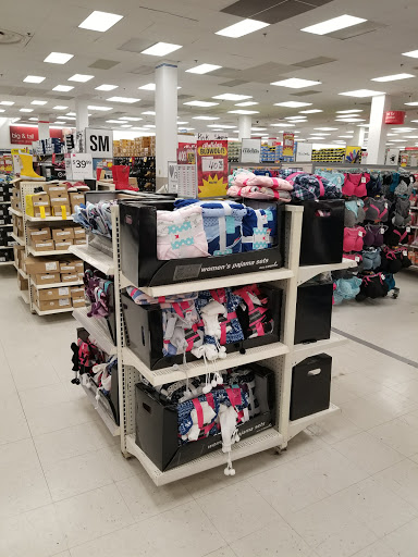 Shopping Mall «Five Towns Shopping Center», reviews and photos, 253-01 Rockaway Blvd, Rosedale, NY 11422, USA