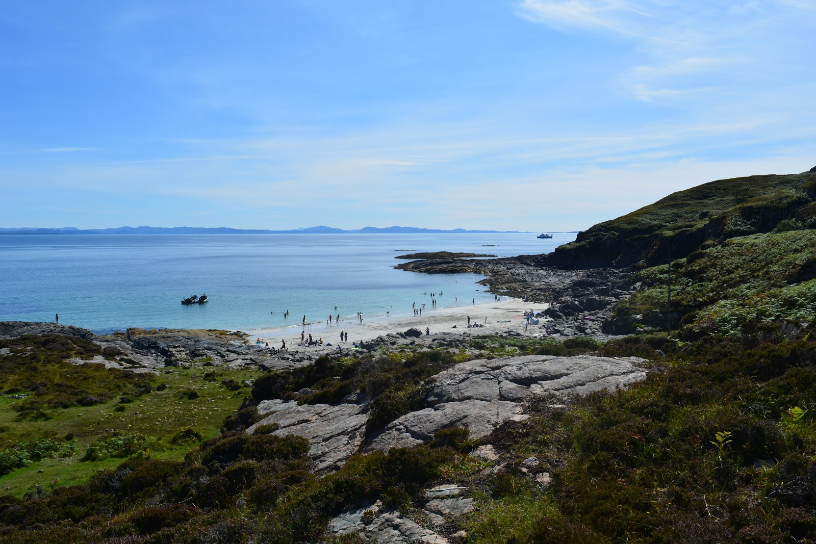 Rubha Shleite (Sandy Beach)'in fotoğrafı dağlarla çevrili