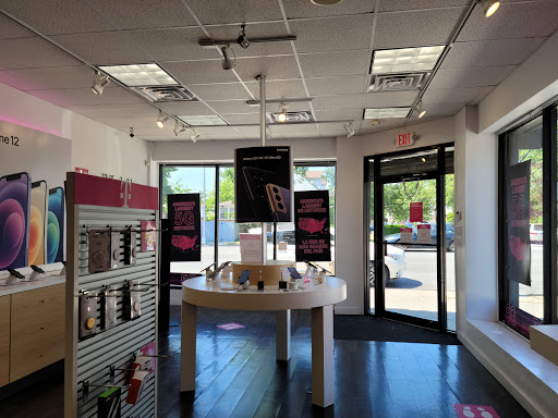 Cell Phone Store «T-Mobile», reviews and photos, 249-20 Hillside Avenue, Queens, NY 11426, USA