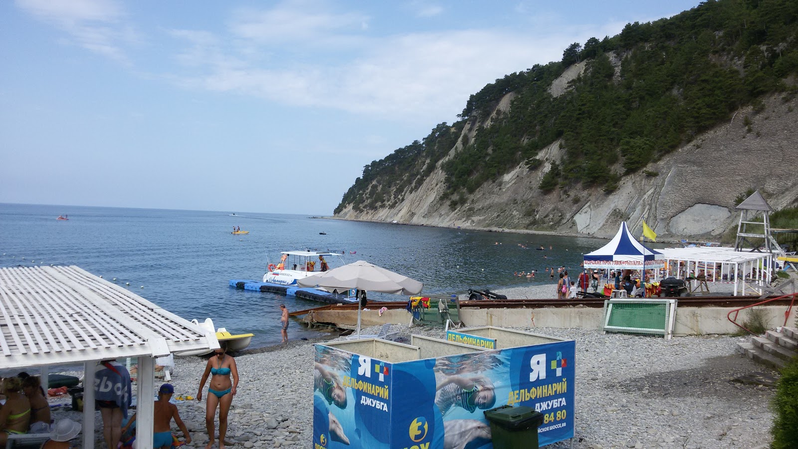 Foto di Inal Bay beach II con una superficie del ciottoli grigi