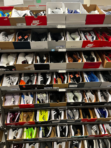 Department Store «Nordstrom Rack Glendale Fashion Center», reviews and photos, 227 N Glendale Ave, Glendale, CA 91206, USA