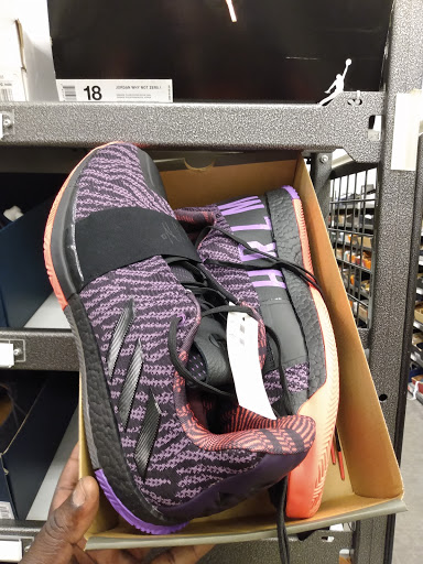 Department Store «Nordstrom Rack», reviews and photos, 17200 Southcenter Pkwy, Tukwila, WA 98188, USA