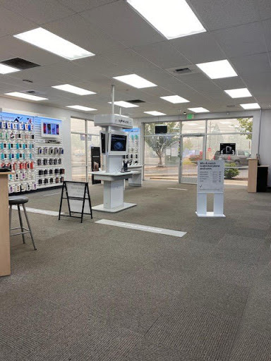 Cell Phone Store «GoWireless Verizon Authorized Retailer», reviews and photos, 3110 S Santiam Hwy, Lebanon, OR 97355, USA