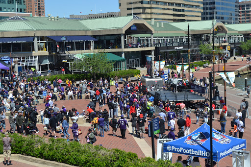 Clothing Store «Gap», reviews and photos, 200 E Pratt St, Baltimore, MD 21202, USA