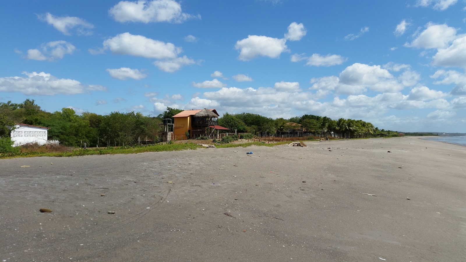 Φωτογραφία του Quizala beach παροχές περιοχής