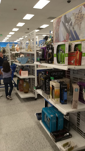 Clothing Store «Ross Dress for Less», reviews and photos, 350 W Army Trail Rd, Bloomingdale, IL 60108, USA