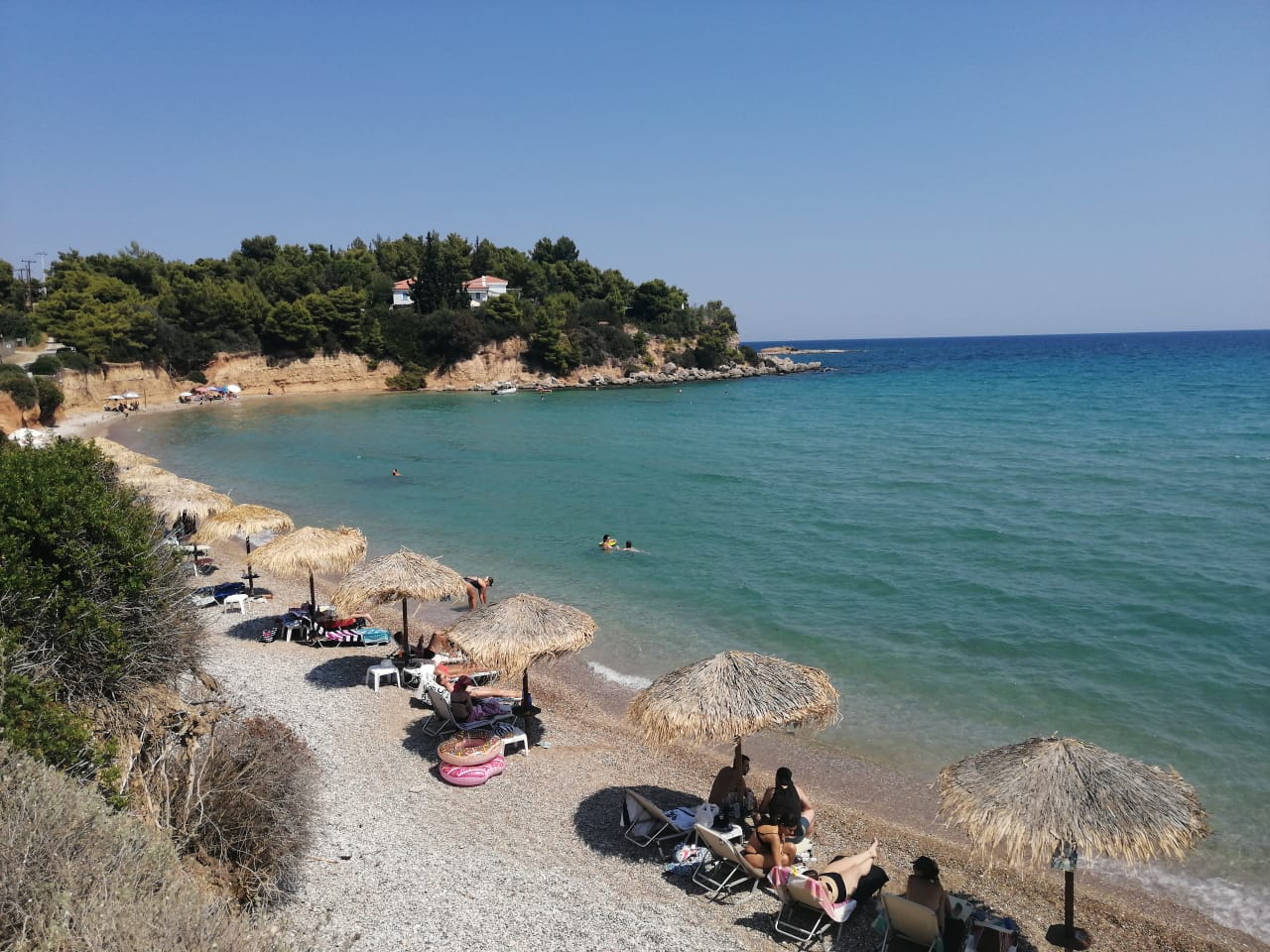 Foto av Chrysi Akti beach med lätt fin sten yta