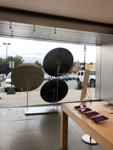 Computer Store «Apple Friendly Center», reviews and photos, 3320 W Friendly Ave, Greensboro, NC 27410, USA