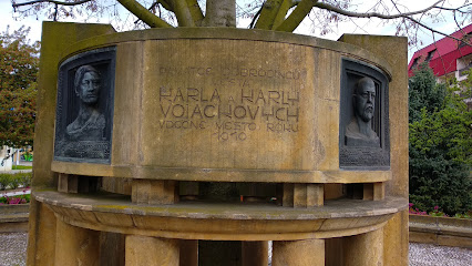 pomník Karla a Karly Vojáčkových