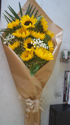 Magdas Flowers image